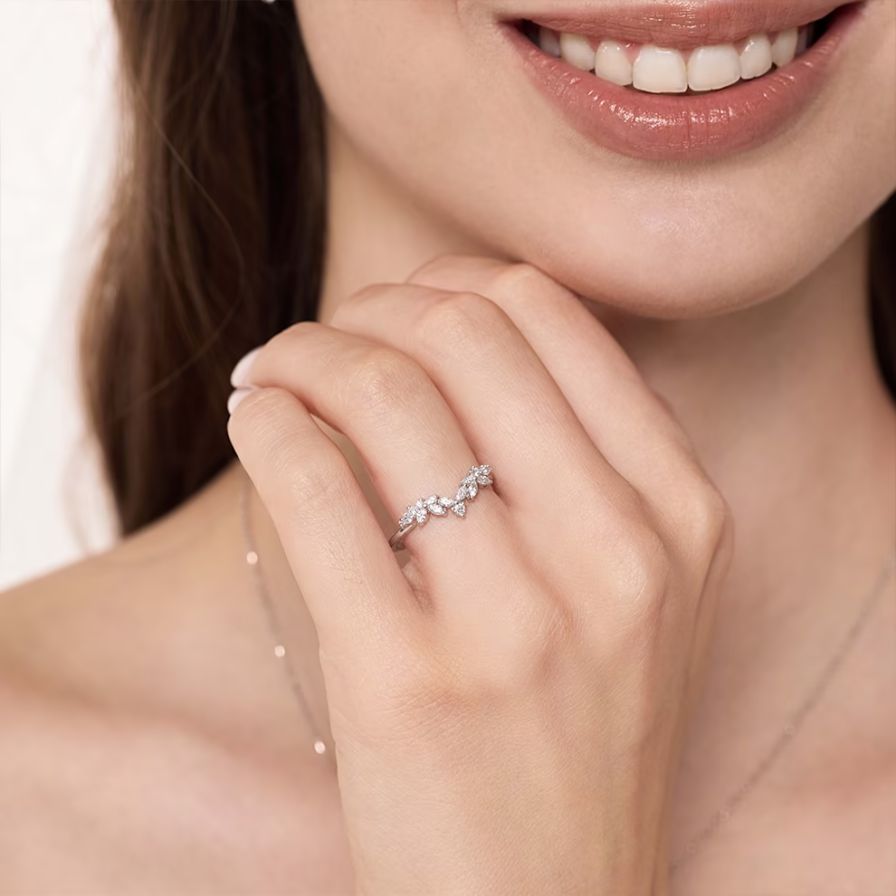 V-shaped Leaf Diamond Stackable Wedding Ring V-shaped Leaf Diamond Stackable Wedding Ring