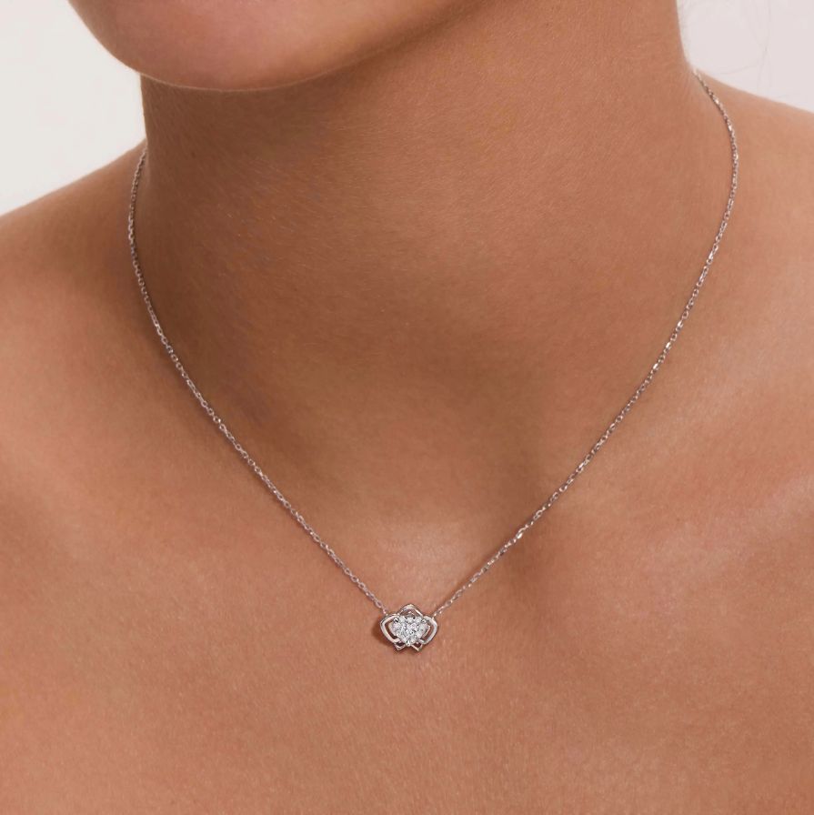 Jewellery piece with a polished finish