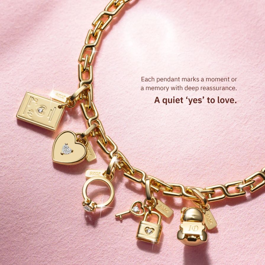 The Yes Rose Pendant + Bracelet Set The Yes Rose Pendant + Bracelet Set