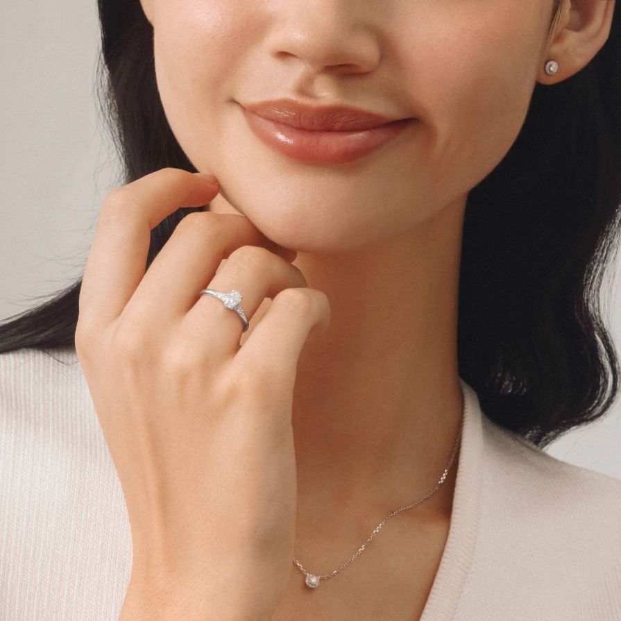 Oval-cut Side-stone Engagement Ring Oval-cut Side-stone Engagement Ring